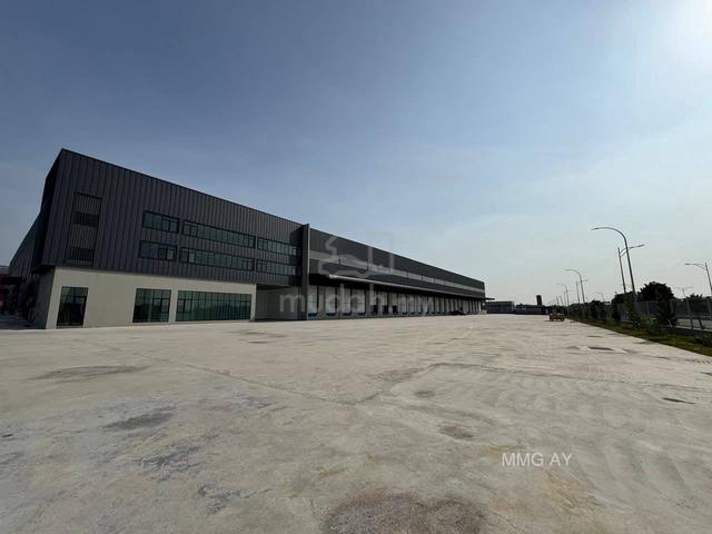 Strategic location West Port Factory Warehouse 165785sqft 1200amp Rent 1