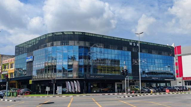 City Centre | 2600sf Office For Rent | With Lift | Newly Refurbished 1