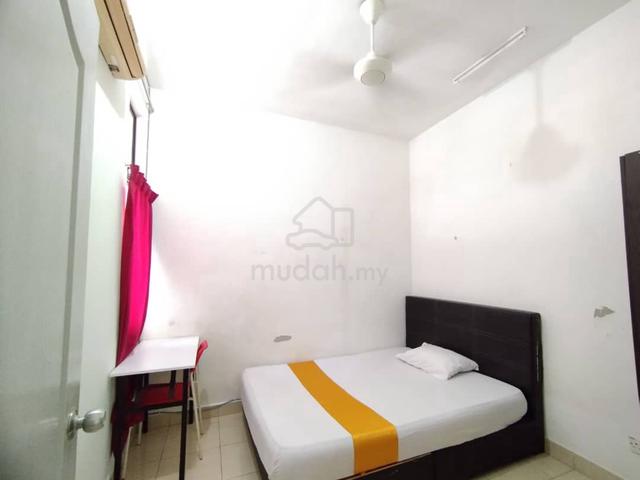 small middle master all room available at pelangi utama Condominium 1