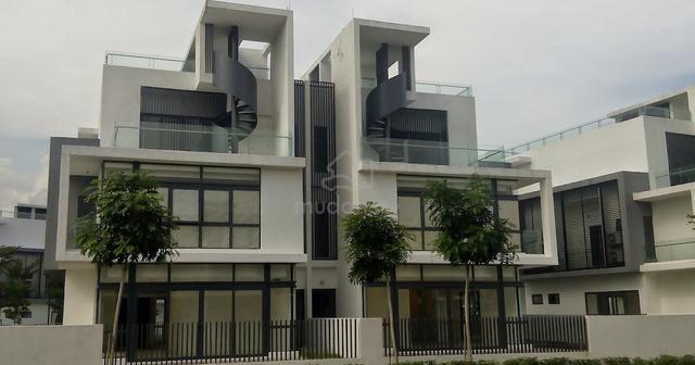 Grove Lake Fields, 3.5sty Semi D For Sale 1