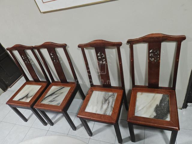 Dining table with four chairs  - photo 5 of 6