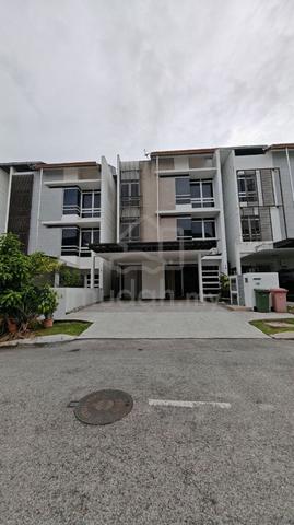 NEW REFURBISH] 2.5 Storey Hyperlink House DutaVilla P14, Putrajaya 1