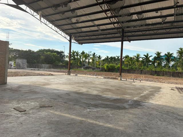 Sejingkat Industrial Land with open warehouse 1