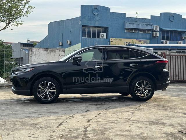 LOW MILEAGE 23K KM 2021 Toyota HARRIER 2.0 G - 2