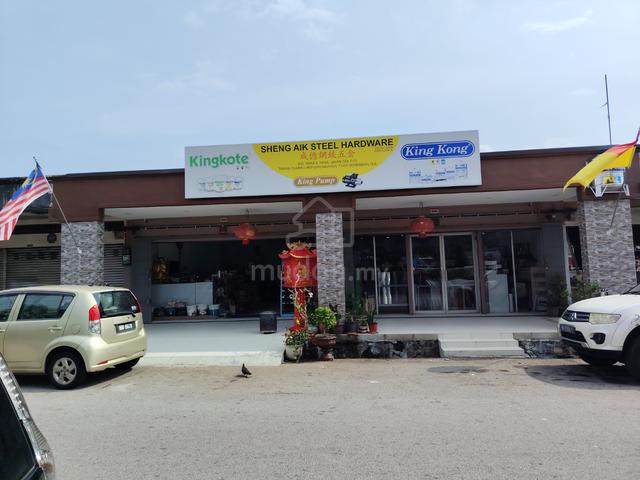 2 shoplots combined into one large shop+ Hardware Business 1