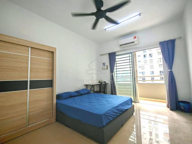 FREE 1 MONTH - Female Medium Balcony Room Kinrara Mas Near Giant LRT 1