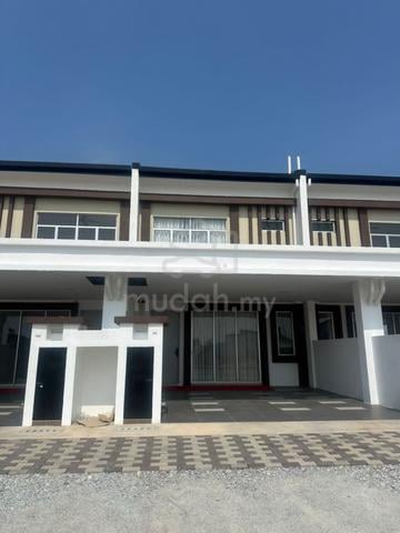 Taman Dengkil 20 x 70 free aircon 1