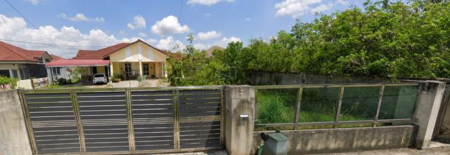 Single storey semi-d corner with big land 1