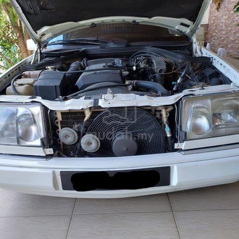 Classic Mercedes-Benz E200 (Automatic) - 3