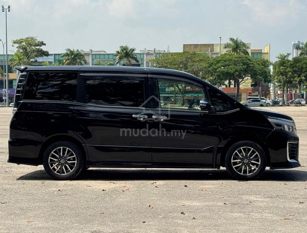 2017 Toyota VOXY 2.0 ZS KIRAMEKI II (A) - 4