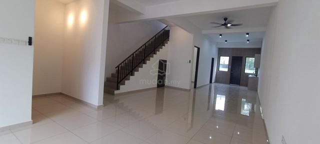 3 Storey Terrace House Brand New Partly Furnished 5R5B Near Mosque 1