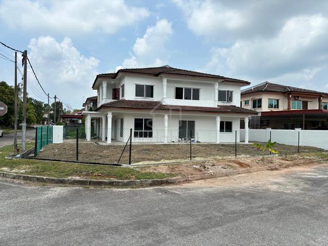 Double Storey Semi Detached Corner Lot Facing Playground. Amanjaya. 1
