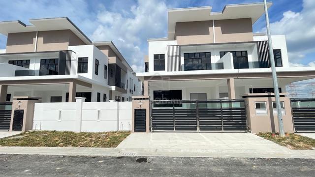 Below Market/2 storey Cluster house/Freehold/Gated&guarded/Skudai/CIQ 1