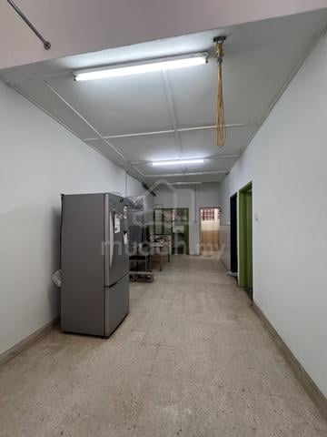Newly Painted Well Kept Price Negotiable Taman Sri Muda Shah Alam Sale 1