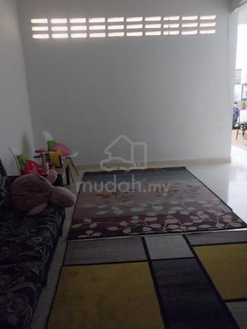 Rumah Teres : Middle Room For Rent (Not Sharing) 1