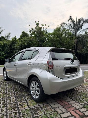 2012 Toyota PRIUS C 1.5 (HYBRID) NHP10R (A) - 4