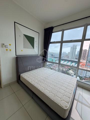 ClQ area/ female room for rent/ can walking to ciq 1