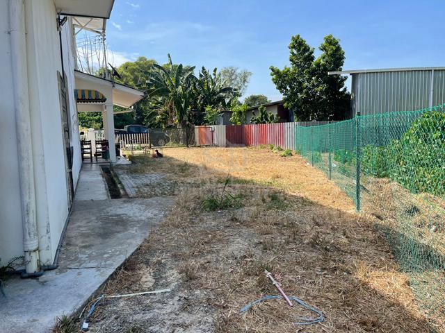 Corner Lot Alert! 1