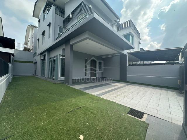 Renovated 3 Storey Cluster Horizon Hills Anjung 1