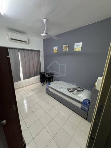 (Mix Unit) Medium Small Room for RENT - SURIAMAS Bandar Sunway PJ 1