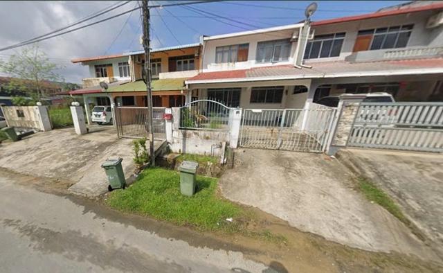548, Taman Li Hua, Bintulu. At the back of house is Medan Raya 1