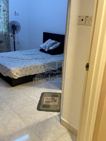 Master room w bathroom at 3 sty landed house near kl city 1