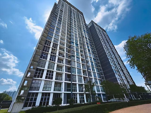 Lakefront Residence 1