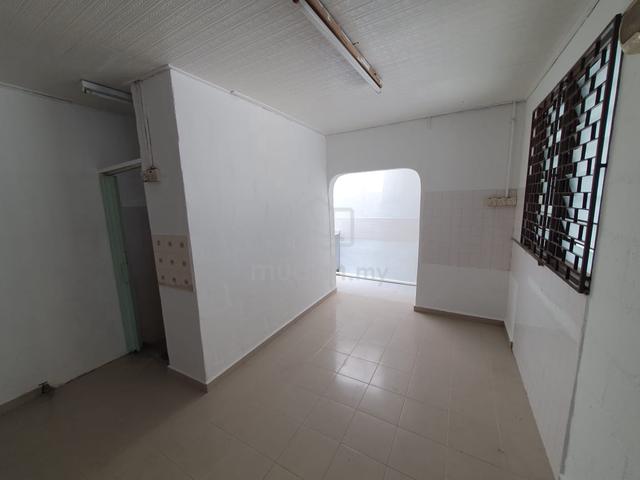 Cluster House Pintasan Bahagia Bayan Baru Landed Terrace 1