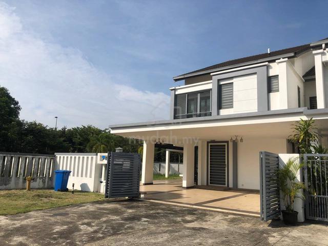 FREEHOLD OPEN CORNER LOT Double Storey Terrace AQUINA Alam Impian 1