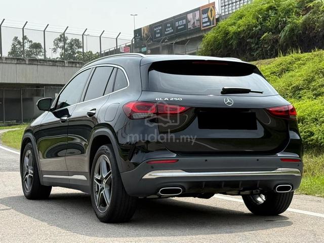 Mercedes Benz GLA250 2.0 AMG FSR C&C WARRANTY 2027 - 2