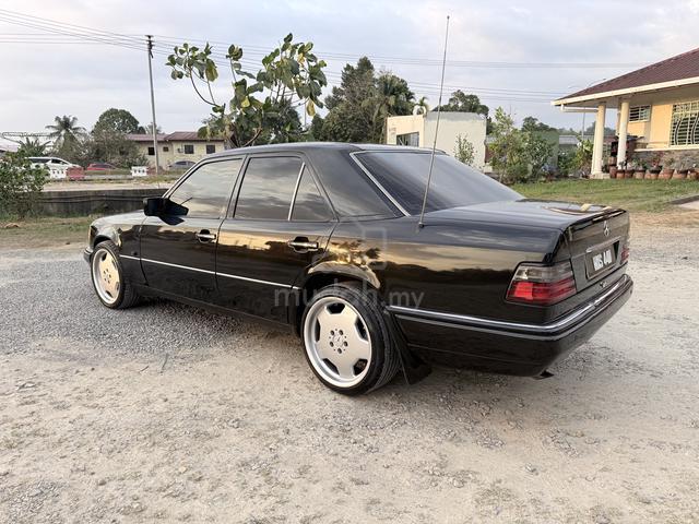 1995 Mercedes Benz 220E 2.2 (A) - 3