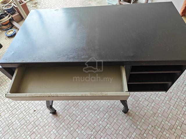 Metal Study Desk with Shelves and Wheels Can Expan - photo 3 of 6