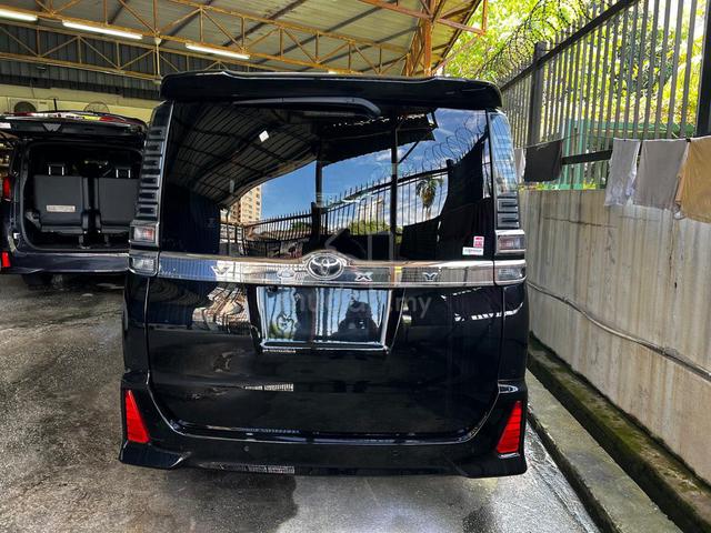 2021 Toyota VOXY 2.0 ZS KIRAMEKI III (A) - 4