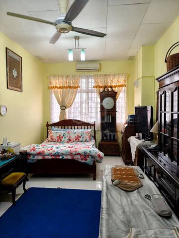 END LOT RENOVATED 🔥 2 Storey House, Jalan Komoditi 2, Shah Alam 2