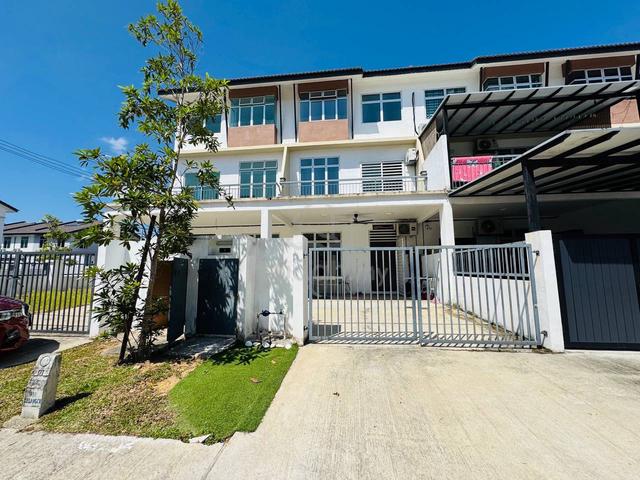 Fully Renovated ‼️3 Storey Terrace House Scientex Kundang Jaya Rawang 1
