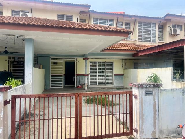 Rumah Dua Tingkat - Rumah Tengah - Cassia Barat 1