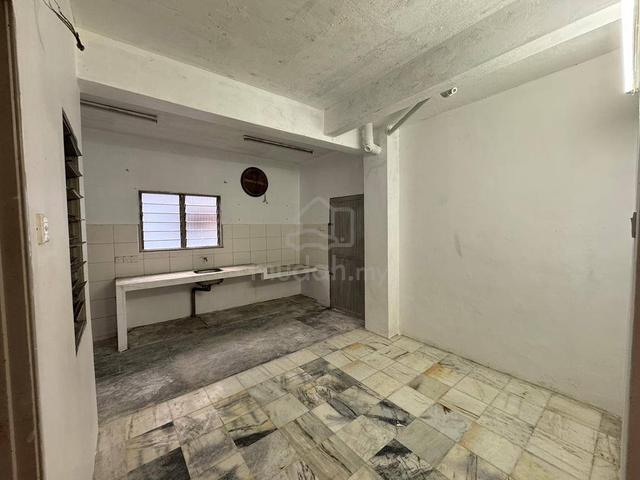 Single Storey Corner Lot Jalan Kapar Batu 10 For Rent For Rent 1