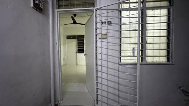 Flat Taman Perling 1