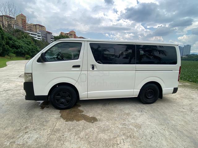 2011 Toyota HIACE 2.5 Converted Window Van 14 Seat - 4