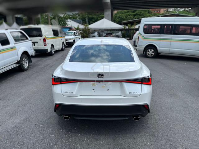 2021 Lexus IS300 2.0 LUXURY / 14K KM / RED INTERIO - 3