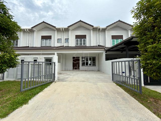[LOW DEPO] Double Storey Terrace House M Senyumia Salak Tinggi, Sepang 1