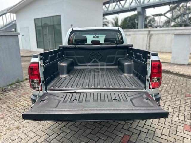 Toyota HILUX 2.4 E MY20 (A) No off Road. Year 2022 - 3