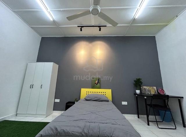 Bukit Tinggi Klang Aircond Fully Furnished Female Middle Room for Rent 1