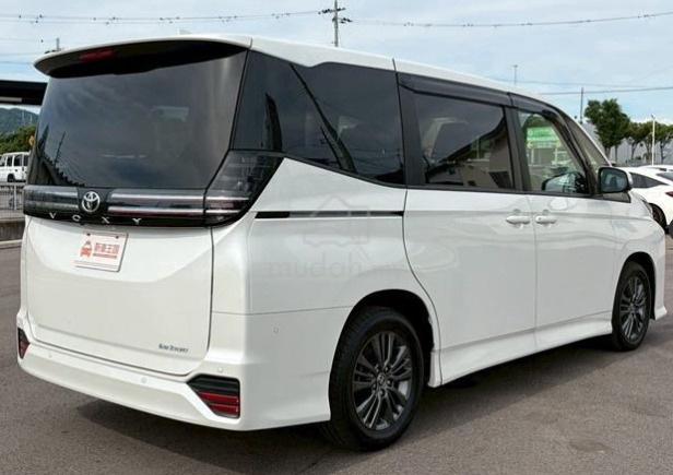 2022 Toyota VOXY 2.0 S-G (A) - 4