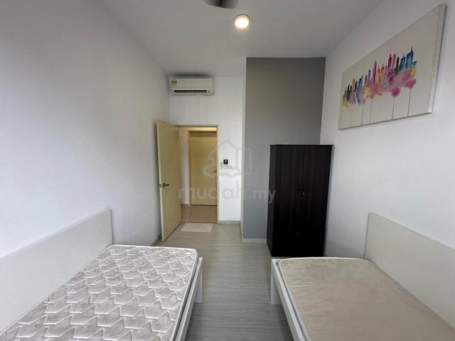 [Walk to LRT] Female Unit Medium Room The Hamilton Wangsa Maju 1