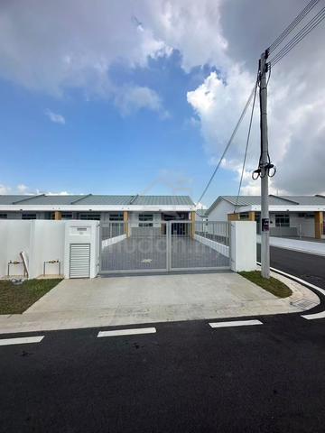 Brand New Single Storey Endlot IQI Bandar Putra Kulai House 1