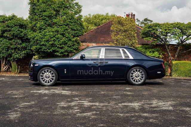 2022 Rolls Royce Phantom VIII V12 BESPOKE INTERIOR - 3