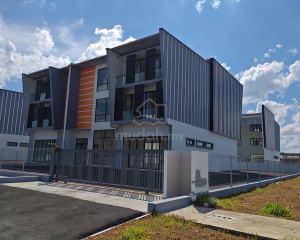 For Rent: Pine Square 66 Light Industry 3 Storey Semi-D Corner Office 1