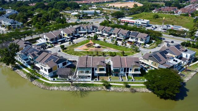 Semi-Detached House for Sale, 6 Bedroom, 3600 sq.ft, Bandar Bukit Raja ...