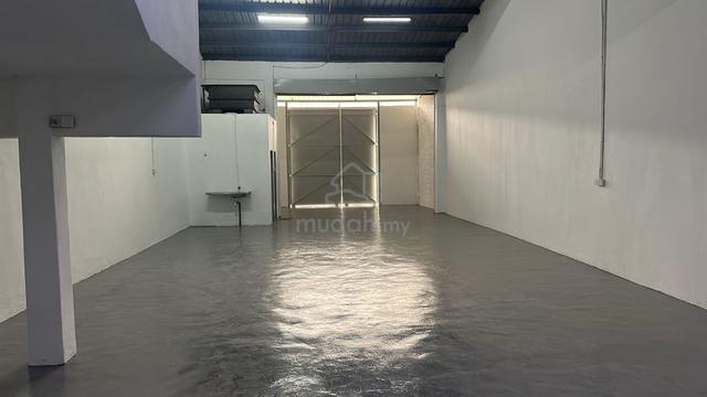 Renovated 1.5 Storey Terrace Factory Perindustrian Sungai Chua, Kajang 1